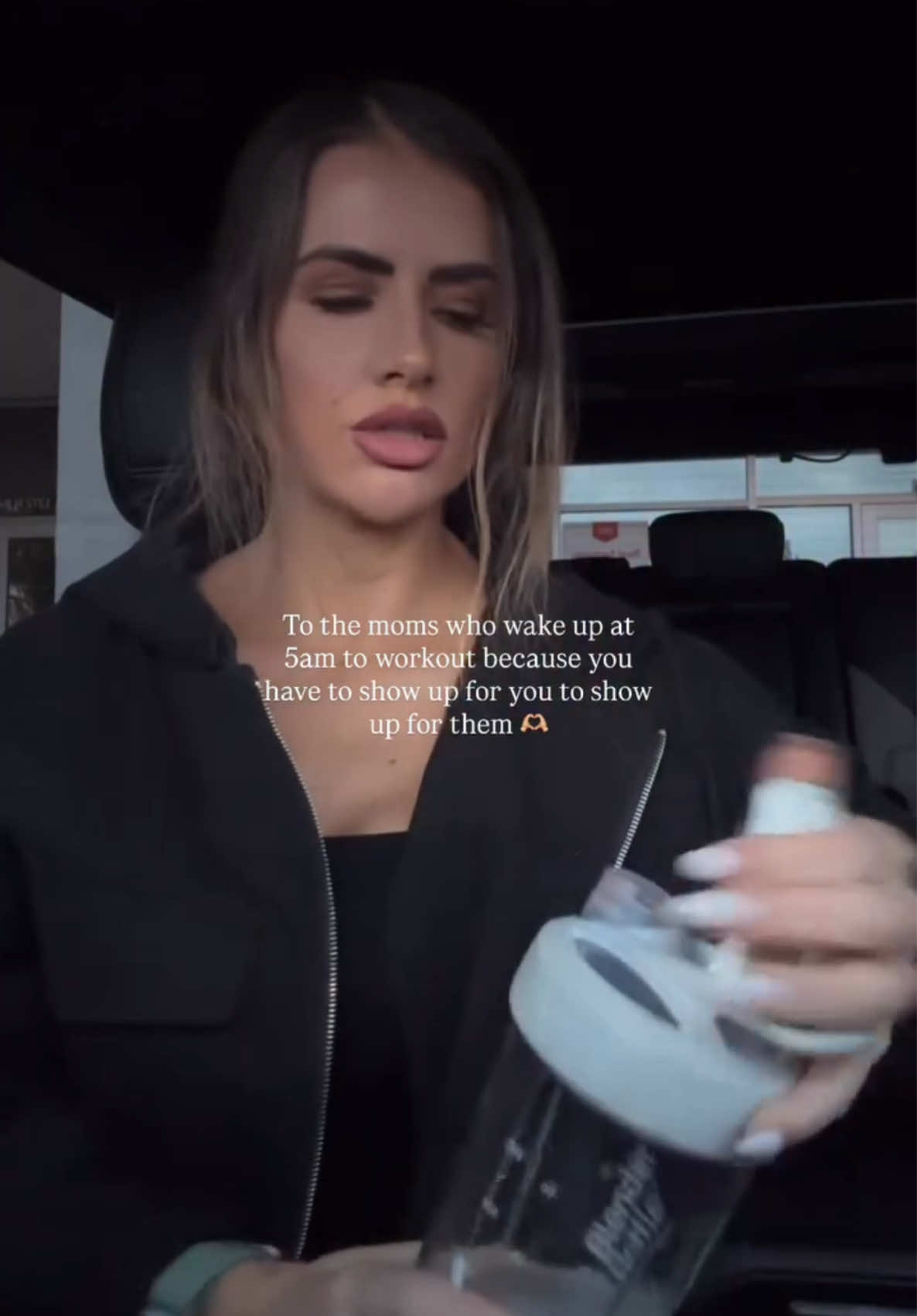 Proud of you 🤝 #momswholift #gymmotivation #gymgirls #momssupportingmoms #GymLife 