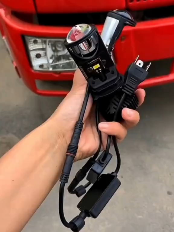 lampu led mobil dan motor mini projektor proji H4 YD7 super bright dengan kipas pendingin