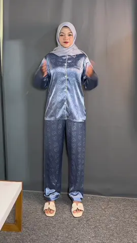 Piyama satin motif love , bahan halus , adem , motif nya juga lucuk 🩵 #stelanwanita #piyama #piyamalucu #bajutidur #oneset 