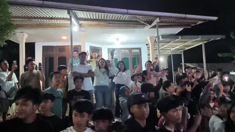 Oleh Joget Tapi Tak Saranno Co Parfum Keranjang Kuning Iki.. Mosok Ganteng Ganteng Ayu Ayu Joget Ambune Ora Karu Karuan.. Parfum Rekomendasi Arek Arek Sing Ndelok Karnaval Iki Awet Ambune Tahan Sampe 8 Jam Rek.. Mosok Enggak.. Cak WAN Ae Gae Iki😁🔥 #ricoajaa #karnaval2025 #fypシ #soundsystemmalang #riswandaaudio @Riswanda audio.malang 