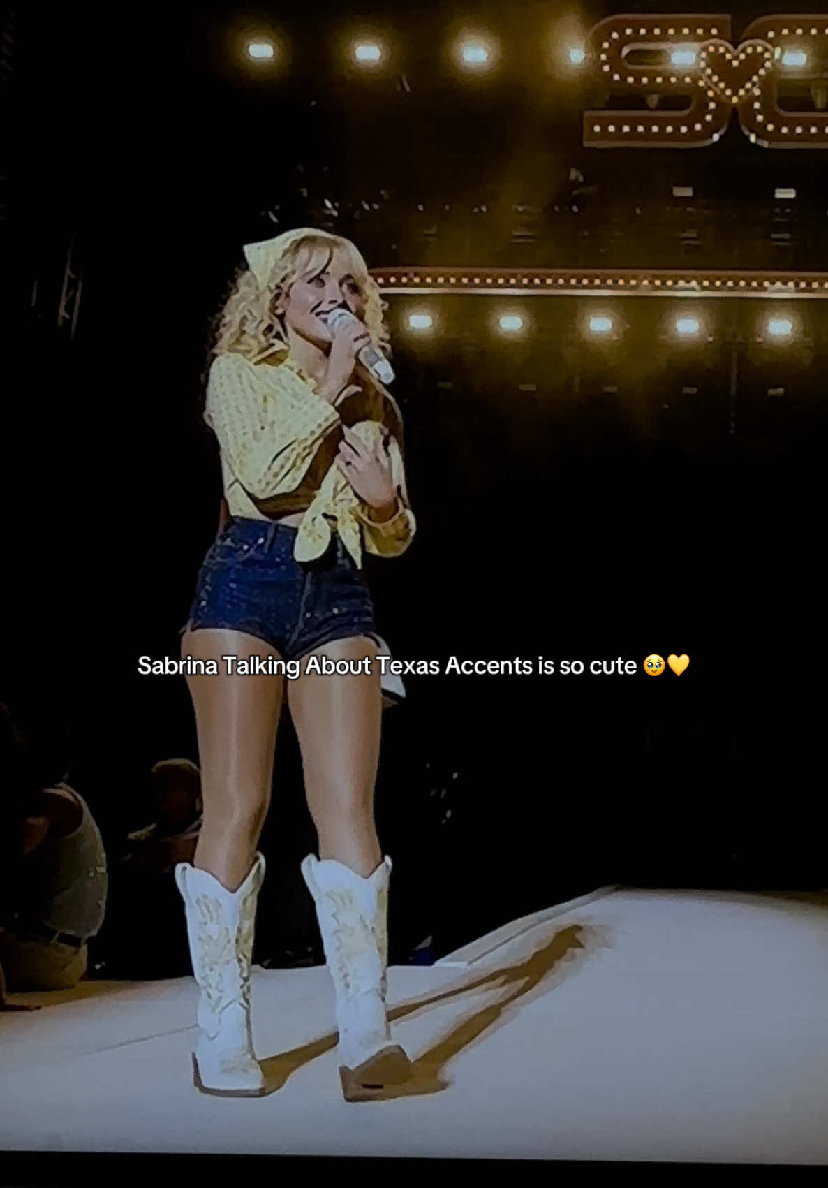 Hot date tonight with @hulu & @Sabrina Carpenter 💛 see you live next week queen. ILYSM 😍#acl #sabrinacarpenter #sabrinacarpenteracl 