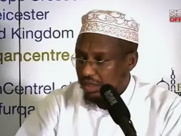 كُنۡ فِيۡ اَلدُّنۡيَاۡ كَأَنَّكَ غَرِيۡبٌ 🤩🧡 . #islamic_video #foryoupage❤️❤️ #somalitiktok #wacdi_iyo_waano #geerida_xasuusnow 