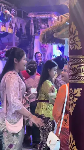 Kundangan - mebalih konser 😋 #rakasidan #weddingceremony #lagubali #gendingbali #fyp4u @Dewa Ayu Ocha Putri 