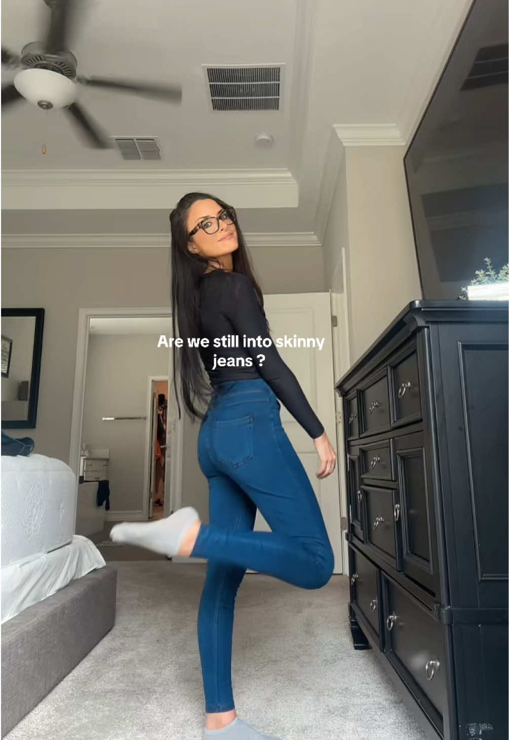 Just got these skinny, high waisted jeggings in & I’m pretty happy with the fit ! Just need to add a nice black belt & knee high black boots - then we’re golden ! #fallstyle #jeggings #skinnyjeans #amazonfashion #amazondenim @IUGAStore @Amazon Influencer Program @Amazon Fashion 