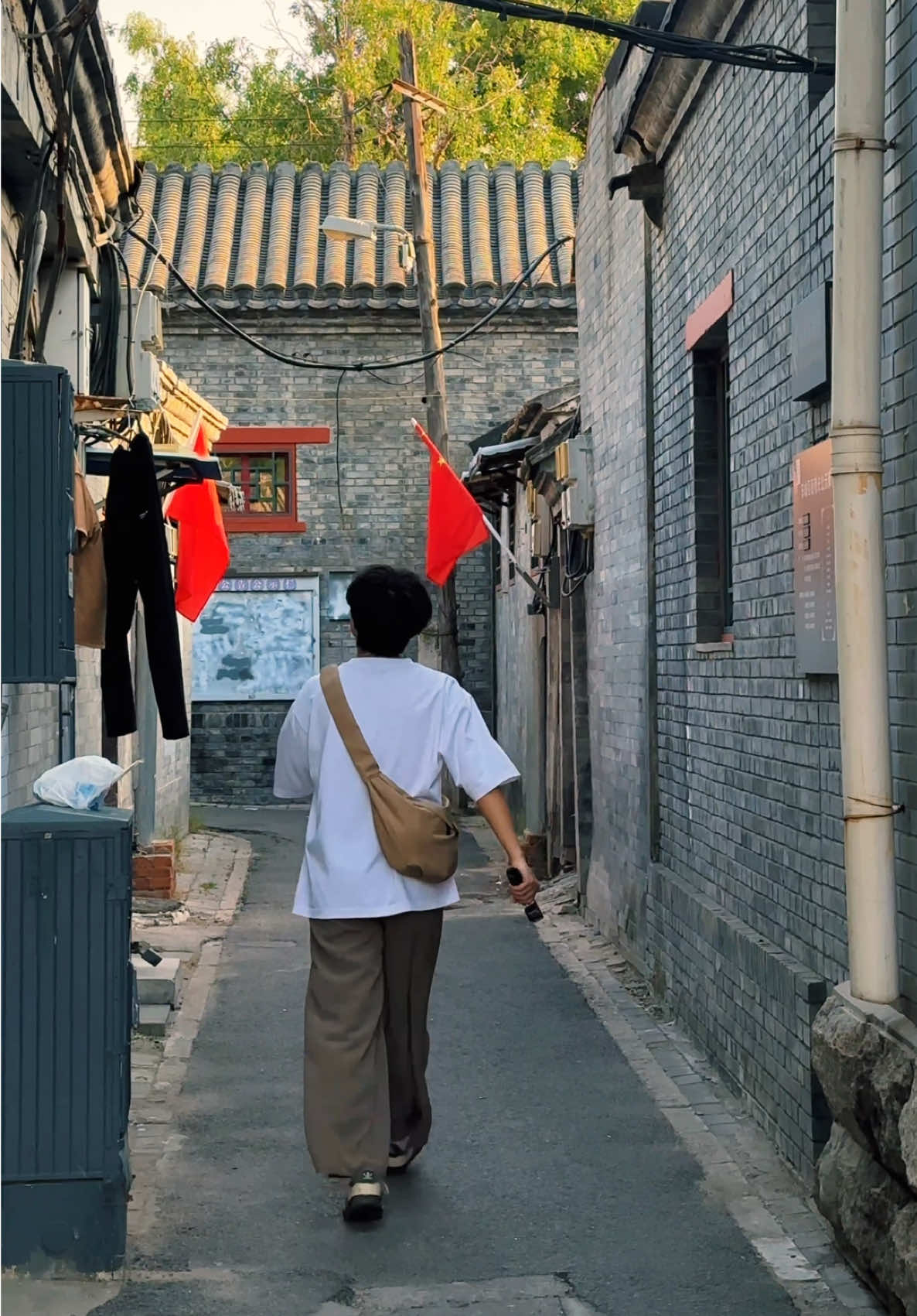 Bắc Kinh những ngày chớm thu 🍂 Lang thang giữa những con ngõ nhỏ, thấy thành phố đang khẽ thay áo, chuẩn bị bước vào mùa lá vàng đẹp nhất năm 🇨🇳 #minhlagrin #backinh #trungquoc #dulichtrungquoc 