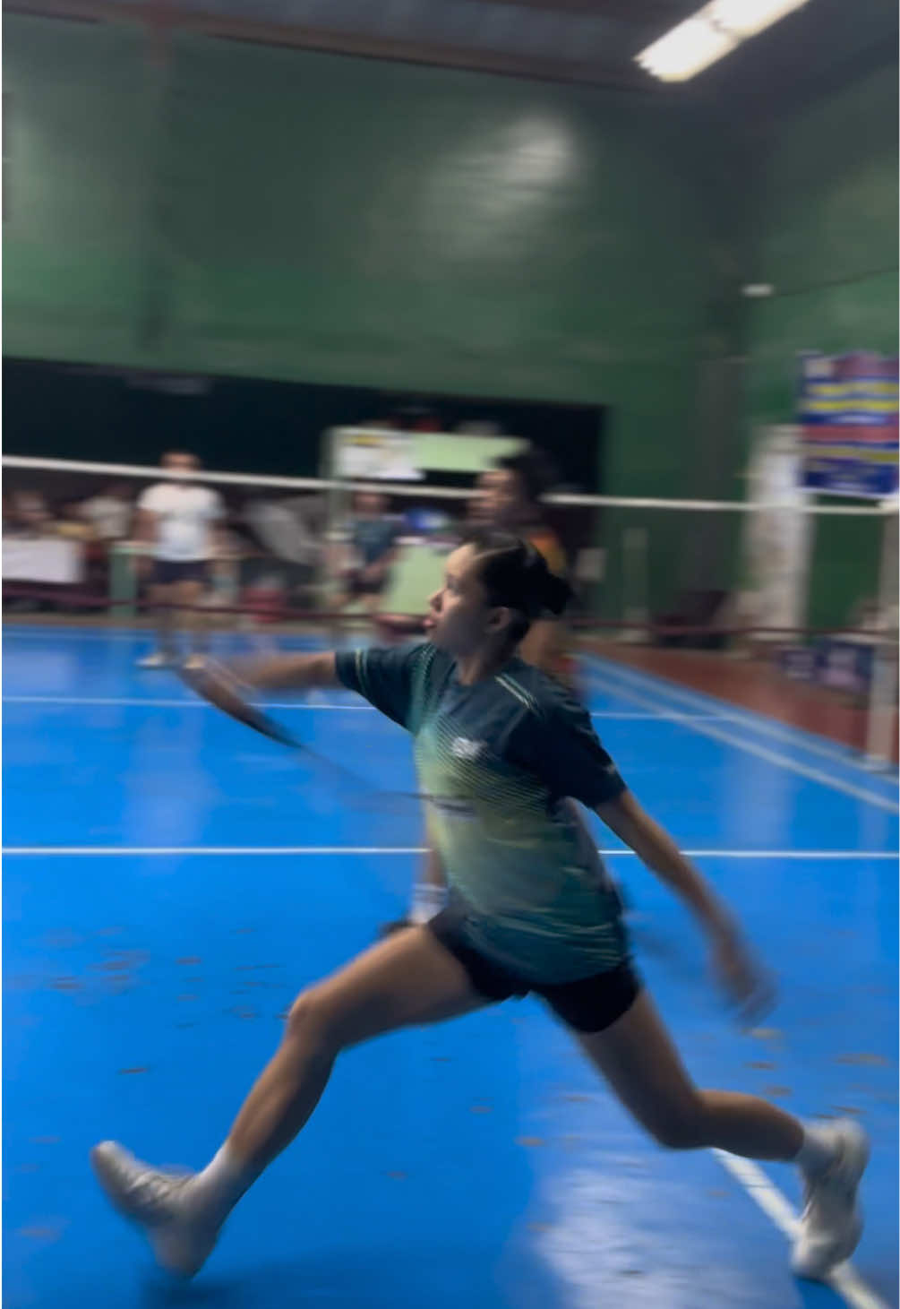 Lumilipad nanaman. Using Young Blitz 801🏸🔥 #younginternational #yangyangmalaysia #youngmalaysia #badminton #shadowbanned 