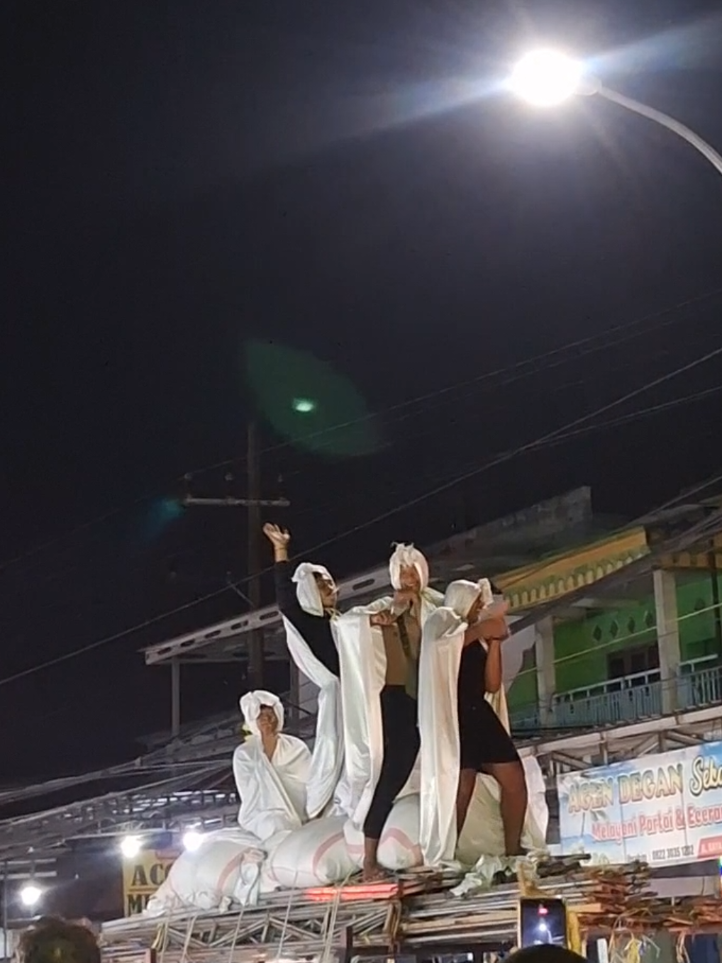 sing mburi uantengg ket wetan sampe kulonn🤣 #sekawantendawedding   @sekawantenda 