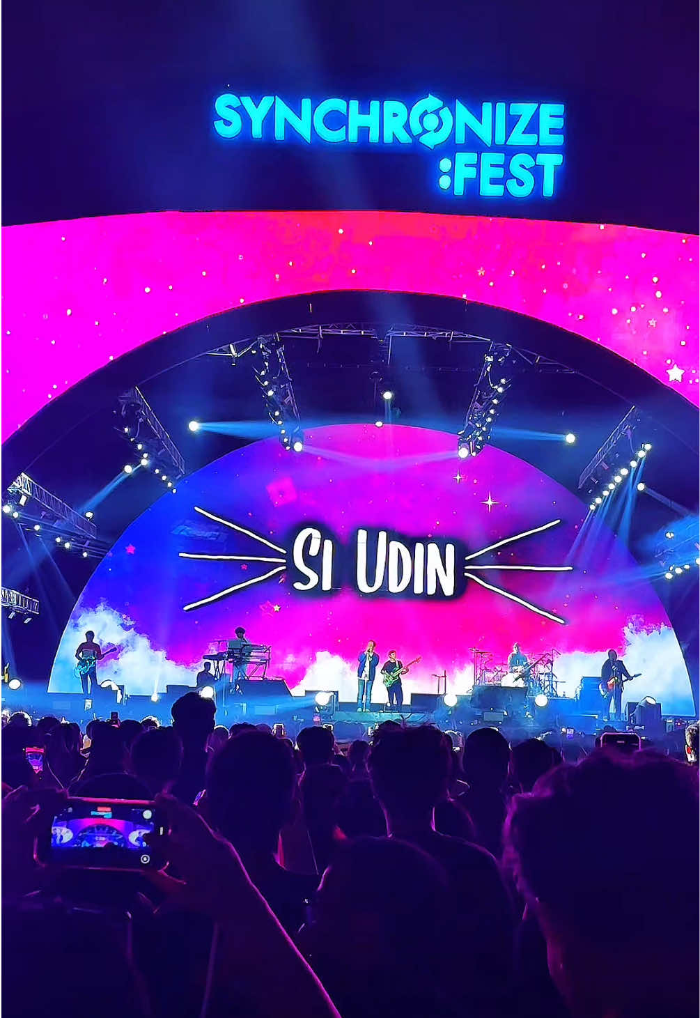 @BandWaliOfficial - si Udin Bertanya (Robbana Atina). @SynchronizeFest 2025 Day 2 . . #waliband #siudinbertanya #synchronizefest #musik #konser 