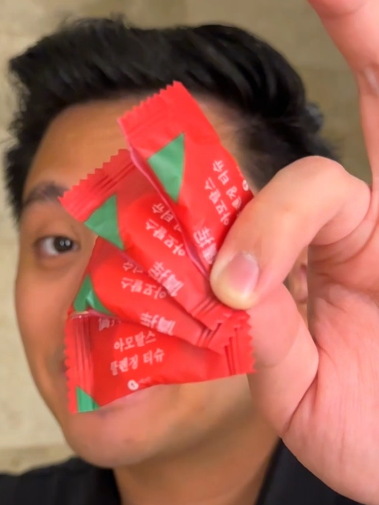 Alam naman natin pag na sa labas tayo di maiiwasan gumamit ng face towel buti na lang meron ng mini face towel na kung saan pwede dalin dahil portable compressed face towels na siya na magagamit mo pamunas sa kung ano gusto mo  #portabletowel #compressedtowel #facetowel #minitowel #traveltowel #disposabletowels