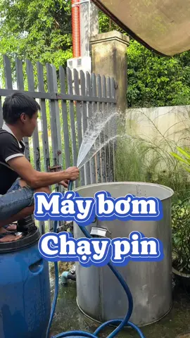 Máy bơm sử dụng pin rất tiện cho gia đình #tantaifunny #maybomnuoc #maybommini #hukan 