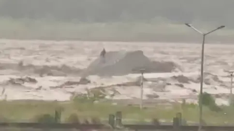 A video from the Amochu (Toorsa) river in Phuentsholing shows two people being washed away after being stranded on a rock and trying to cross the river.  It is not clear if they are Bhutanese or foreign nationals right now. The RBP is trying to assess this information.  Video source: Finz Dani 