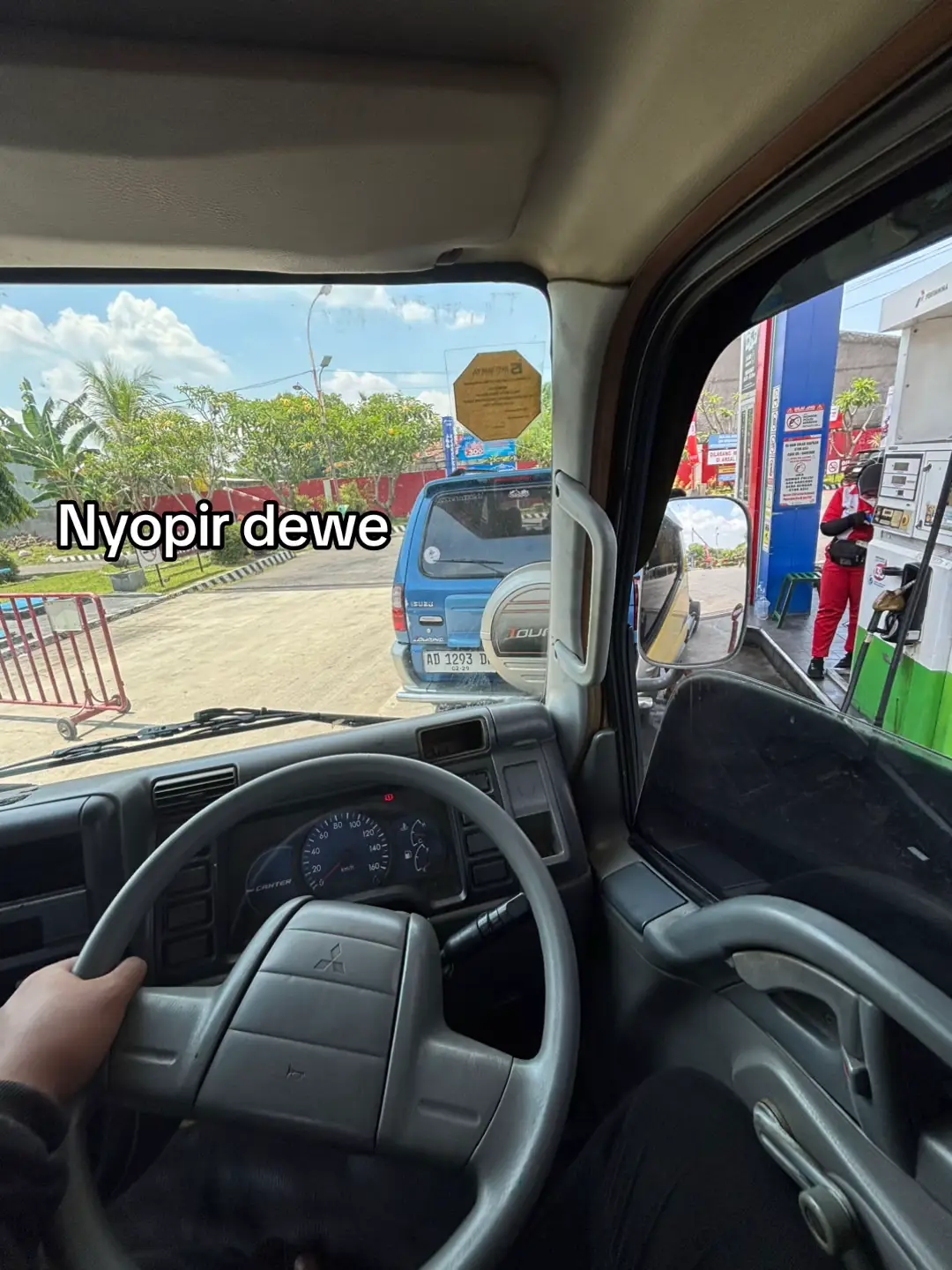 Nek kabeh do karo pacar e aku karo sopo. #trukmaniaindonesia #cantermaniacomunityindonesia #sopirtrukpunyacerita #masukberandafyp 