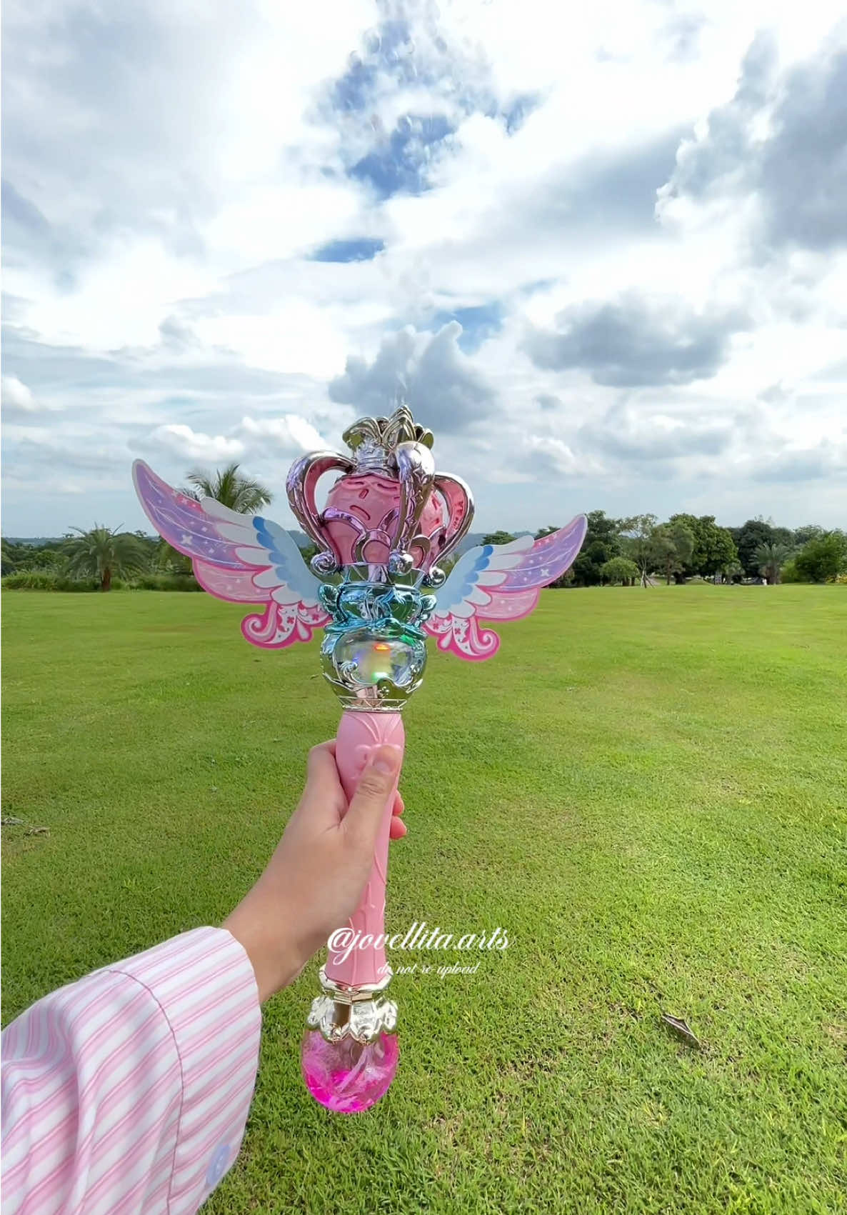 kids and kids at heart will surely love this magical bubble wand✨🫧 #giftidea #christmasgift #giftforkids #bubblewand #magicwand 