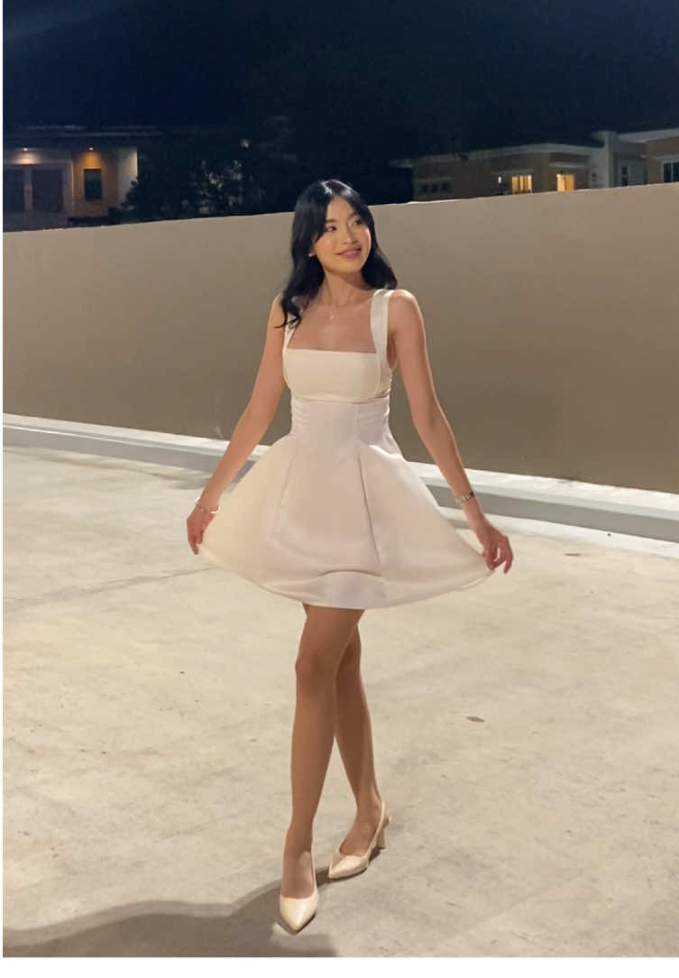Are you looking for a perfect dress for date or graduation? This white dress will be the perfect one for you. 💞
