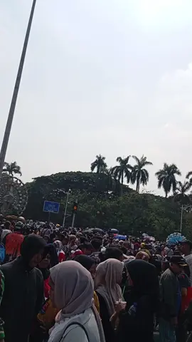 semakin siang semakin padat monas hari ini!  .  .  .  #HUTTNI #TNI80 #JAKARTA #MONAS 