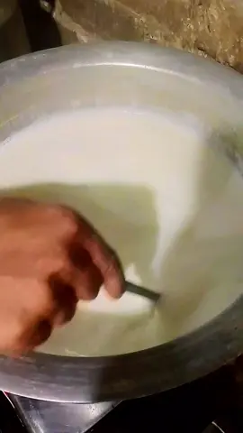 আজিজ ভাইয়ের দোকানে খাঁটি গরুর দুধের চা পাওয়া যায়   ☕🍵☕