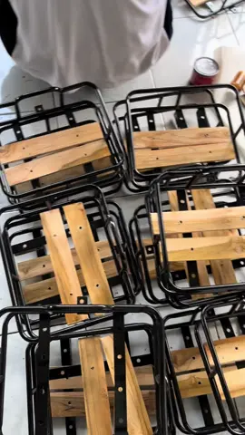 Proses perakitan / pemasangan kayu ke keranjang sepeda universal  #sepeda #keranjangsepeda #raksepeda 