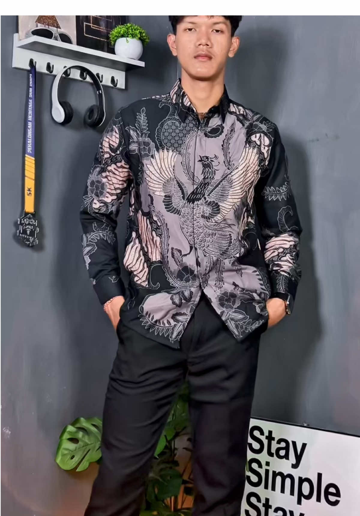 Baju Batik Lengan Panjang Buat Cowok #bajubatik #kemejabatik #batikcowok #batiksolo 