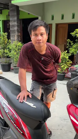 Cover jok motor anti cakar kucing, awet, kuat, dan melindungi jok dari goresan! 🚀👌 #coverjokmotor #jokmotoranticakar #coverjokkuat #aksesorismotor #jokmotorawet 