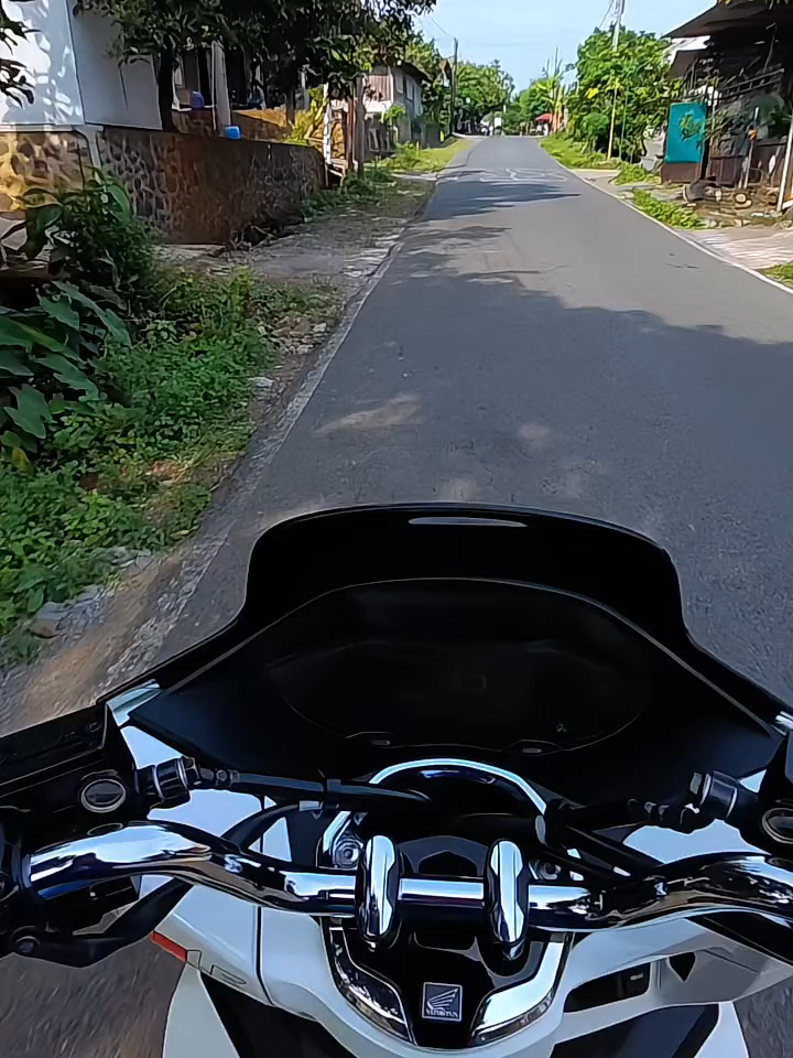 Jalan jalan #fypage #pcx160 #pcx160ล้อ17แต่งสวย #pcxindonesia #pcxputih #maulana