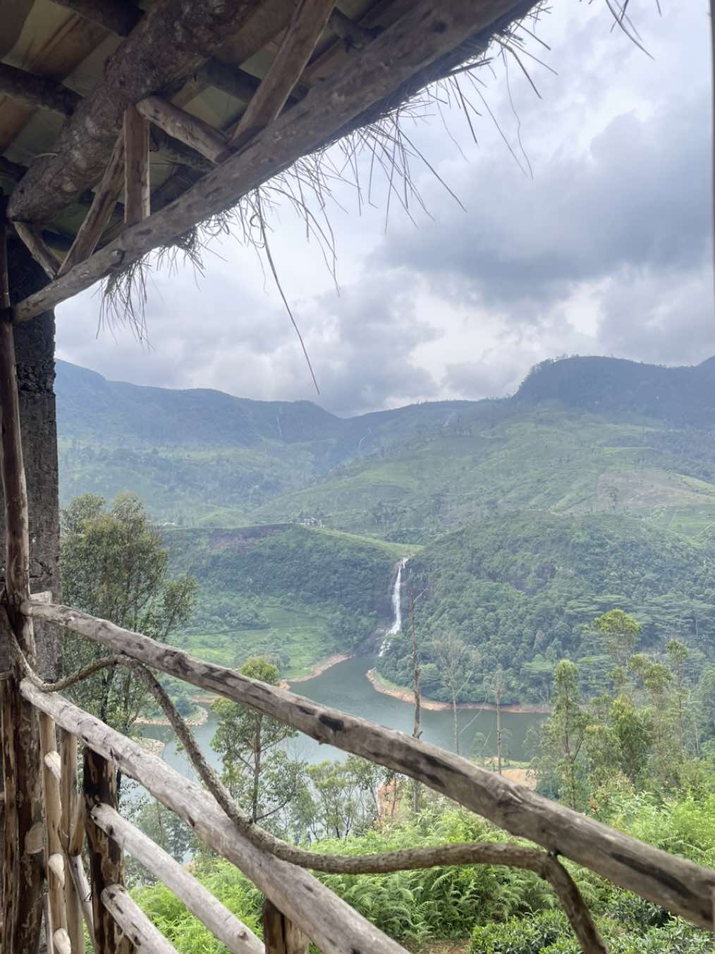 Peace 🍃 #srilanka #travel #waterfalls #fyp #1000millonviews 