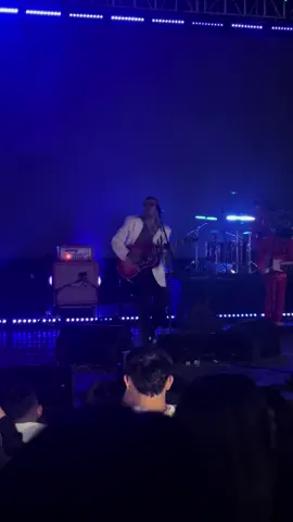 Bajo el agua. Definitivamente hay canciones que tienen un significado mega especial y llevan nombre propio #manuelmedrano #manuelmedranoenlima #conciertoslima2025 #limaperu🇵🇪 