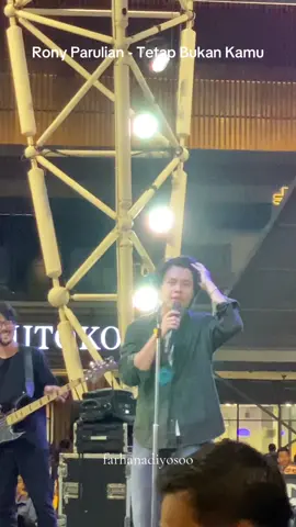 Tetap Bukan Kamu… yang pingsan nanti repot rony nya 😹 - Rony Parulian @Rony Parulian  #ronyparulian #tetapbukankamu #raisa #wer1 #lapiazza 