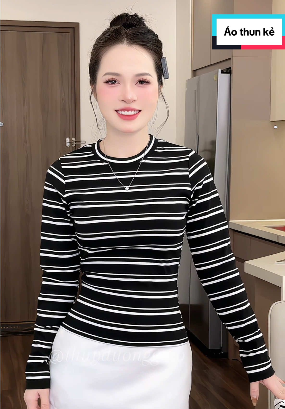 Chán áo trơn thì chuyển qua áo kẻ nè ce ơi #dươngơi #thoitranghottrend #aothunbody #aothundaitay #aothunkengang 