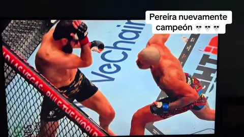 Pereira recupera nuevamente su título de campeón vs Ankalaev, ni 30 segundos duró el round 💀  #UFC #fyp #viral #tiktok #knockout 