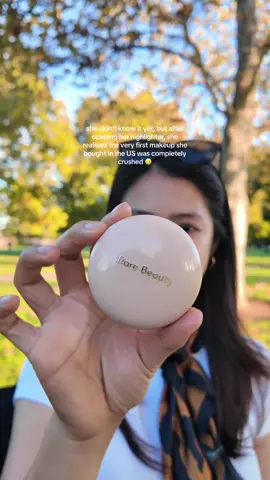 I rlly love this highlighter!!! @Rare Beauty 🥲 Has this happened to anyone else? My first US makeup purchase… all crushed 💔 Can I still save it? #fyp #rarebeauty #selenagomez #highlighter #makeup