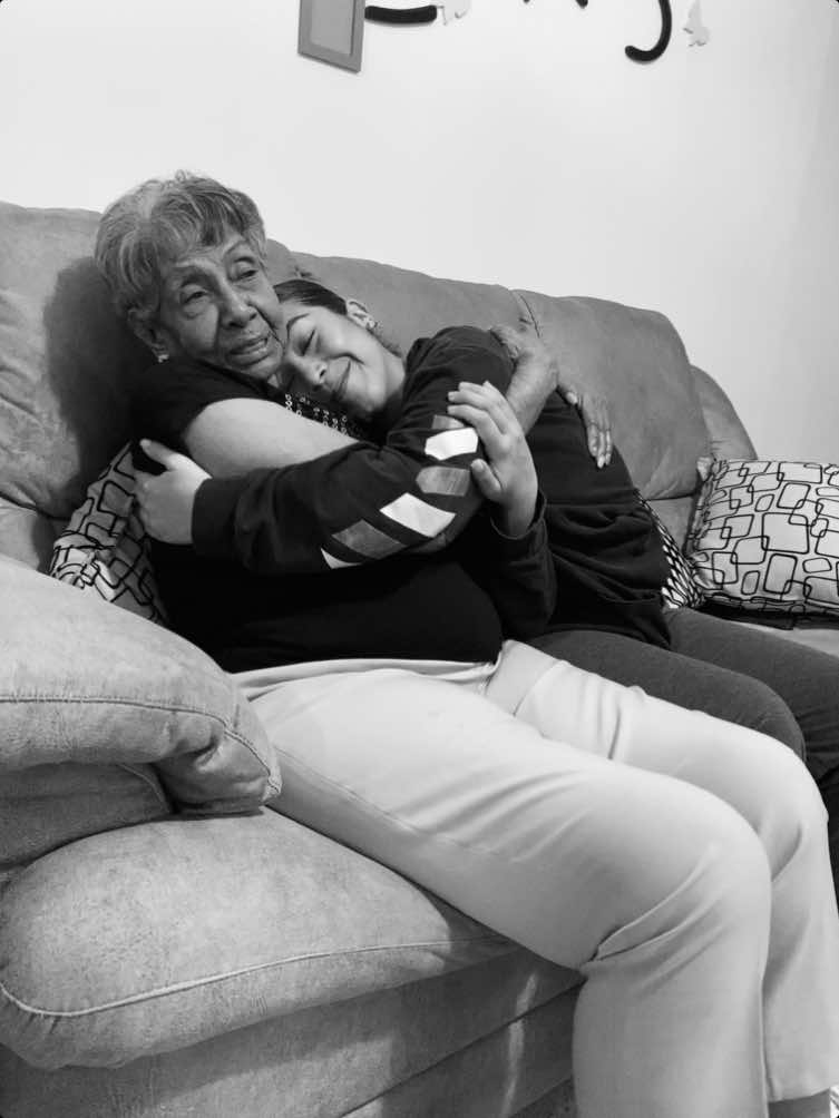 Les presento a mi bisabuela hermosa🥺 echándome bendiciones 🙏