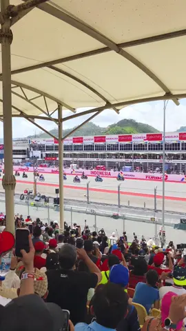 Moto 2 Start Race mandalika 2025#motogpmandalika #motogpindonesia #motogp 