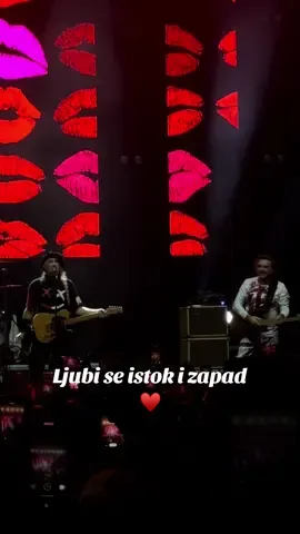 Ljubi se istok i zapad ❤️ #plaviorkestar #stuttgart #exyu #exyumuzika #zatebe 