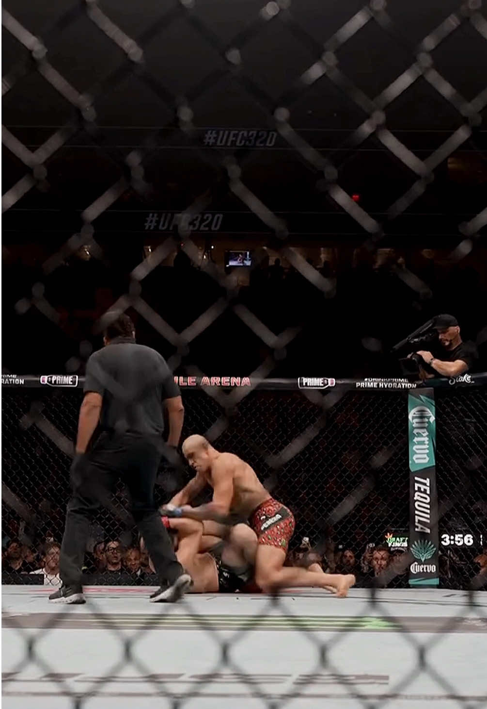 ALEX PEREIRA VS MAGOMED ANKALAEV II 🏆 Alex Pereira berhasil merebut kembali gelar UNDISPUTED setelah mengalahkan sang juara baru Magomed Ankalaev di UFC 320 ‼️ #UFC #ufc320 #pereira #boxing #trending 