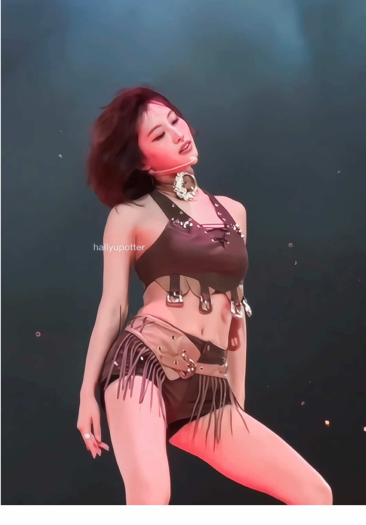 Sao có thể gần cô ấy như vậy được nhỉ 🥰🥰.   #MOMO #TWICE #twice_5th_world_tour #viral #philippines 