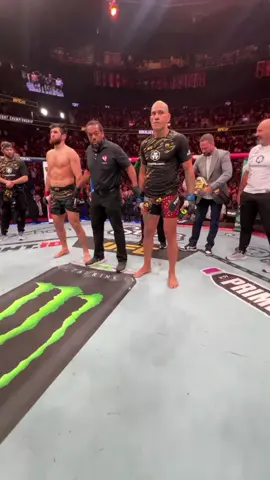 Chama 🔥🇧🇷! | The champ is back. #alexpereira #ankalaev #ufc320 #UFC #fyp 