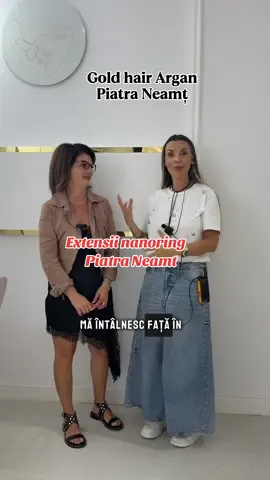 ✨ Astăzi m-am bucurat enorm să o intalnesc personal pe colaboratoarea mea din Piatra Neamț, @Teo Hoanos care a venit special pentru cursul de extensii Nanoring 💫 De mai bine de 6 luni ea lucrează cu tratamentul Gold Hair Argan în salon și este super mulțumită — clientele ei adoră rezultatele, iar părul devine tot mai sănătos și strălucitor 🫶🏻 De acum, pe lângă tratamentele de reparare si restructurare, ea va oferi și extensii Nanoring 💇🏼‍♀️ — un pas firesc pentru un salon care pune accent pe frumusețe și calitate! 💛 Mă bucur să văd cum colaboratoarele mele cresc, se formează continuu și duc mai departe standardul MI-HA® în toată țara. #mihaelamihaescu #miha #extensiinanoring #goldhairargan 