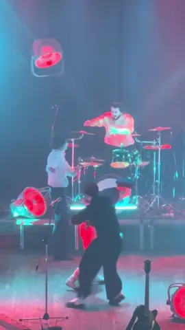 - Постав його, хай походить… (с) @barabanych 😂😂😂 Дніпро, 4.10 #schmalgauzen #твійвіль 