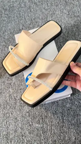 Warna cream secakep ini🤩 #sendalwanita #sendalteplek #sendal #bluebells #sendalmurah 