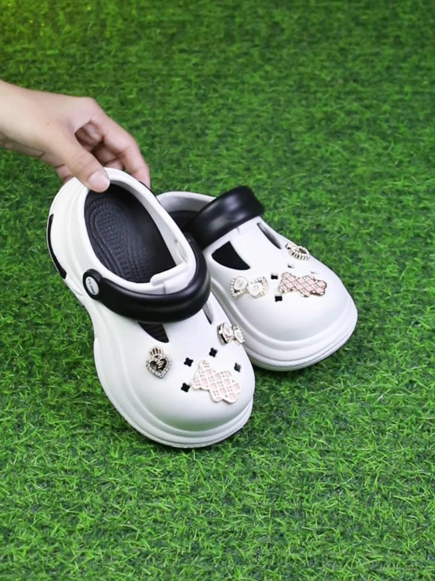 NEW ARRIVAL ALERT✨ Step into cuteness! 👣💜 These chunky slip-on clogs with adorable Jibbitz charms are a must-have for your little fashionista! 👑🐻🎀 Perfect for playdates, parties, and everything in between 💅 #KidsFashion #TikTokFinds #NewArrival #FallTrends #fyp #affordable #kid #trending