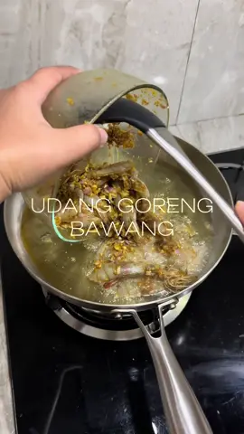 Udang goreng bawang resepnya @KING ABDI 🦐🧄  bikinnya segampang itu tp beneran enak bgttt, plis harus recook ya! #udanggoreng #olahanudang #masakansimple #reseptiktok #masakanrumahan 