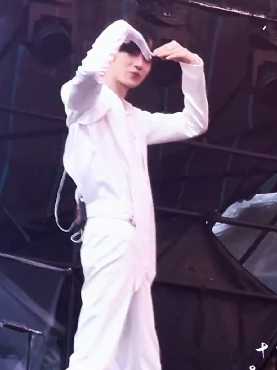 น่ามองไปหมดทุกท่า 🤣 #eliothuang #huangxing #xingxing #abodesire #desire4 