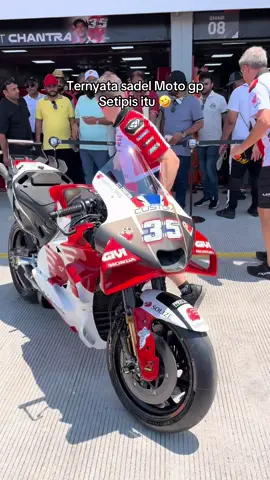 Kondisi telurnya gepeng sepertinya 🤣 Tipis bet. #motogpmandalika #motogpindonesia 