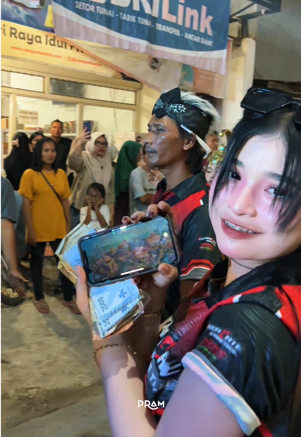Ngganggu wong ngegame🤣 @novaabangettt #karnavalkandangsapi #arkasgeneration #dancerkarnaval #karnavaljombang #fyp 