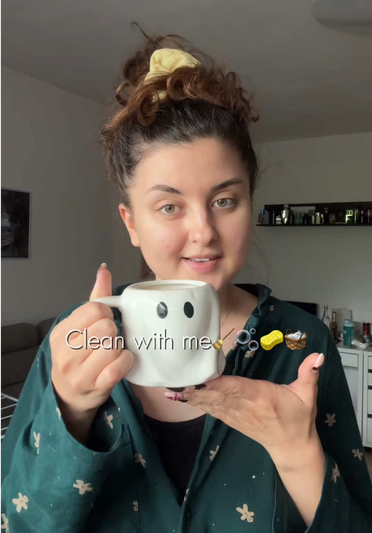 O sambata productivă cu rufe pana la tavan 🤣 dar e mult prea fun cu ce aromă sa le spăl pe fiecare @Cashmerearoma 🤭💕 #clean #cleanwithme #laundry #laundryday #bedsheets 