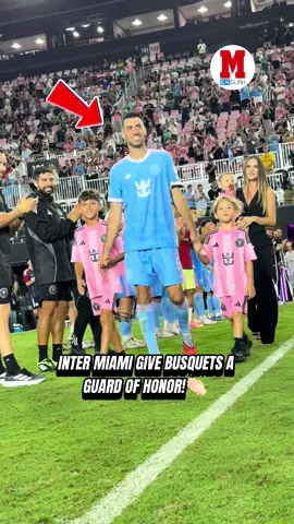 INTER MIAMI GIVE BUSQUETS A GUARD OF HONOR!👏🏻 This is how the team showed their respect to the Spanish legend, as the final days of his professional career draw near🇪🇸⭐️ #InterMiami #SergioBusquets #MLS #Soccer #MarcaAmerica
