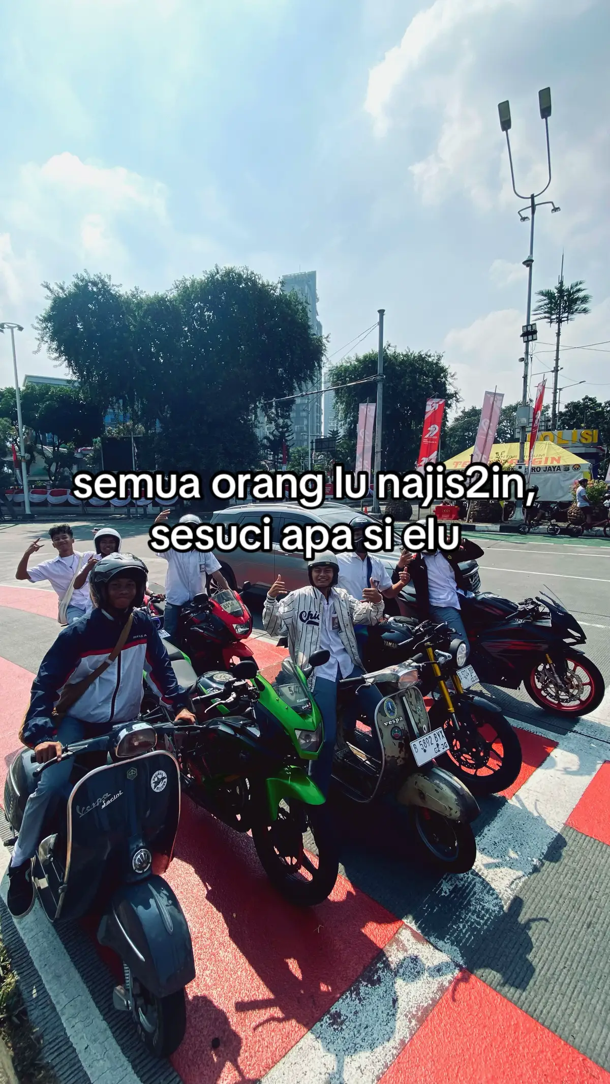 masalah dikit ngatain najis? mending stecu