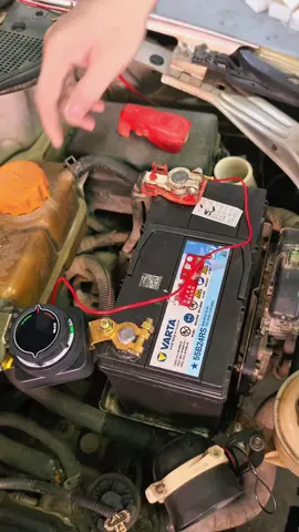 SNAPFIXMATE Battery Disconnect Switch with Digital Voltage #carhacks #musthave #DIY #battery #batterysaver   