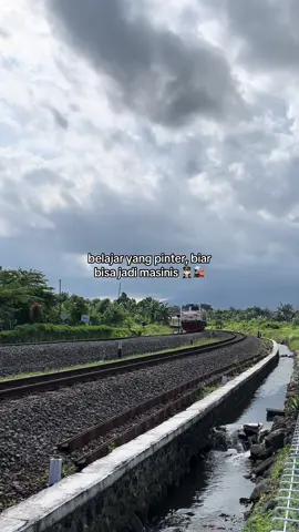 yuhuuu #bismillahfyp #4u #railfansindonesia #daop5pwt #masiniskai 