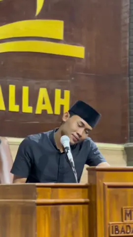 Syiir yg selalu di lantunkan gus ell di setiap sebelum memulai ngaji . Masyallah mersani jenengan ati ayem tenan gus . Semoga yg di lewati vidio ini sehat dan masuk surga semua amin . #viralditiktok #viral_video #fypppppppppppppp #fy #fypageシ♡❤️ @MT. IBADALLAH OFFICIAL 